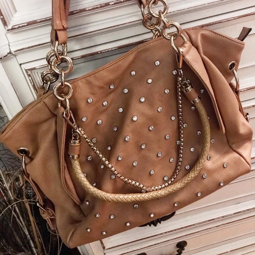 Brown/camel w/gold 👜...rhinestones and lots of 💎